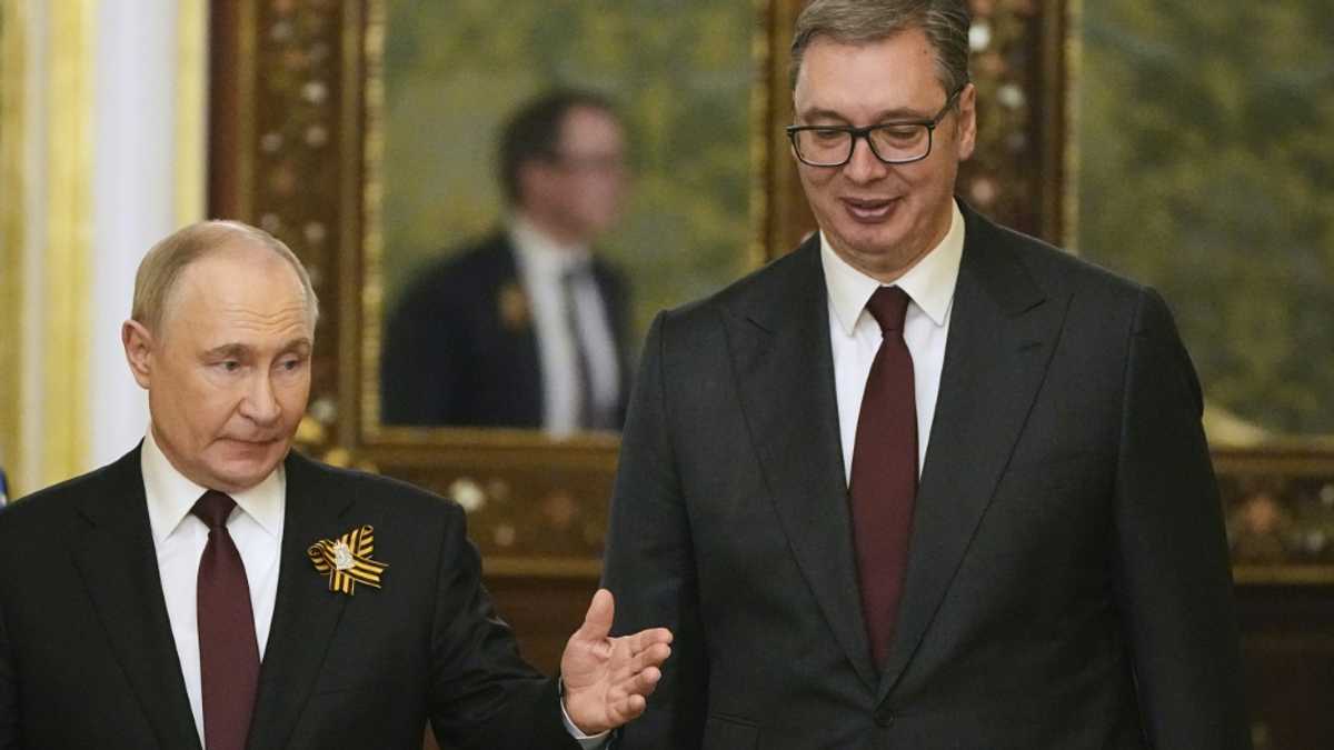 Serbia's Vucic seeks low-price gas in Putin meeting