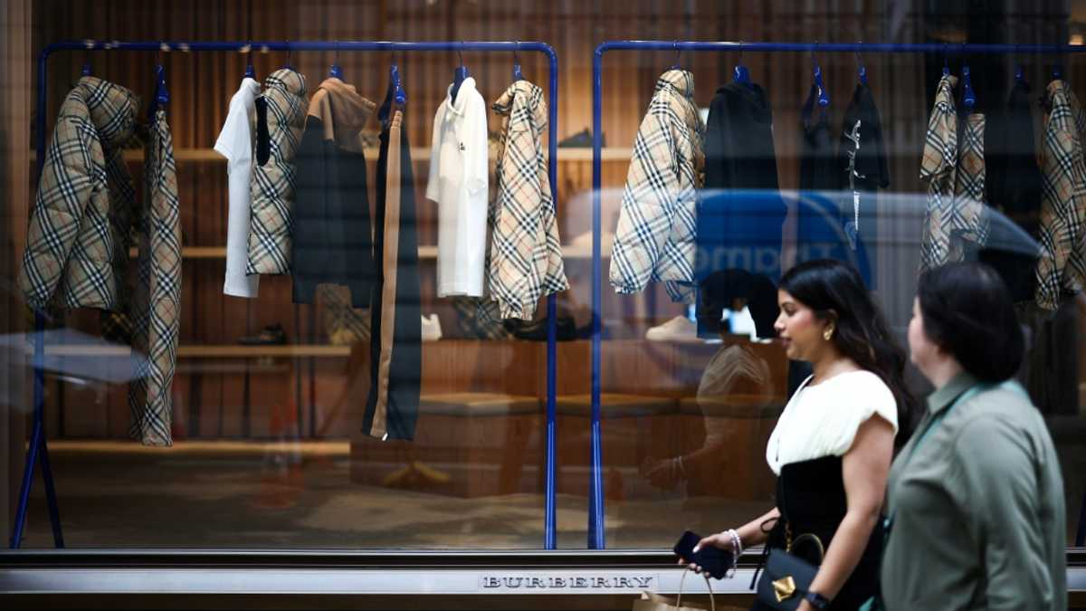Burberry warns 1,700 jobs at risk after annual loss