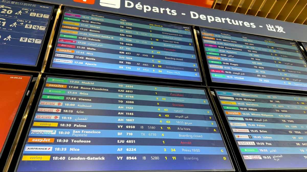 Control tower breakdown brings flight chaos to Paris airport