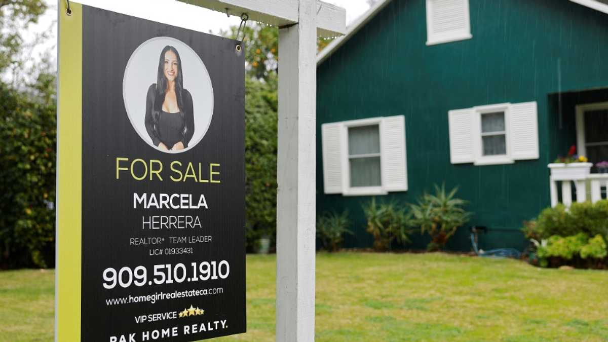 Trump says mulling privatizing Fannie Mae and Freddie Mac