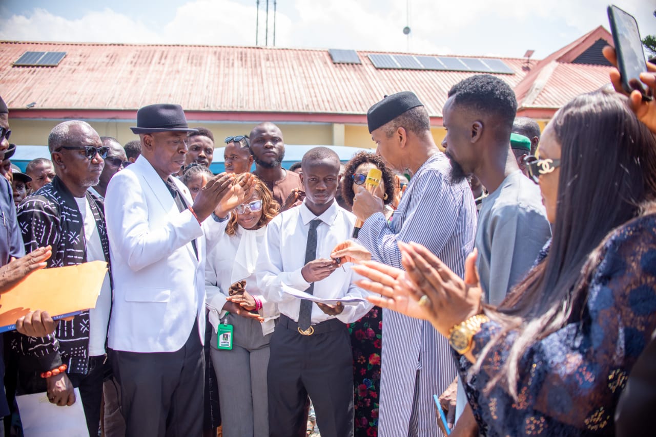Dafinone Presents 18-seater Bus To SUG, Pledges More Interventions For Delta Poly