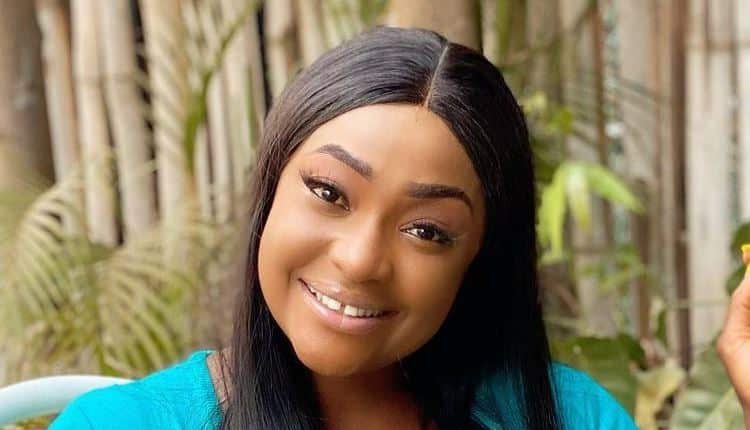 'Entitlement Mentality' - Lizzy Gold Calls Out Father On Social Media