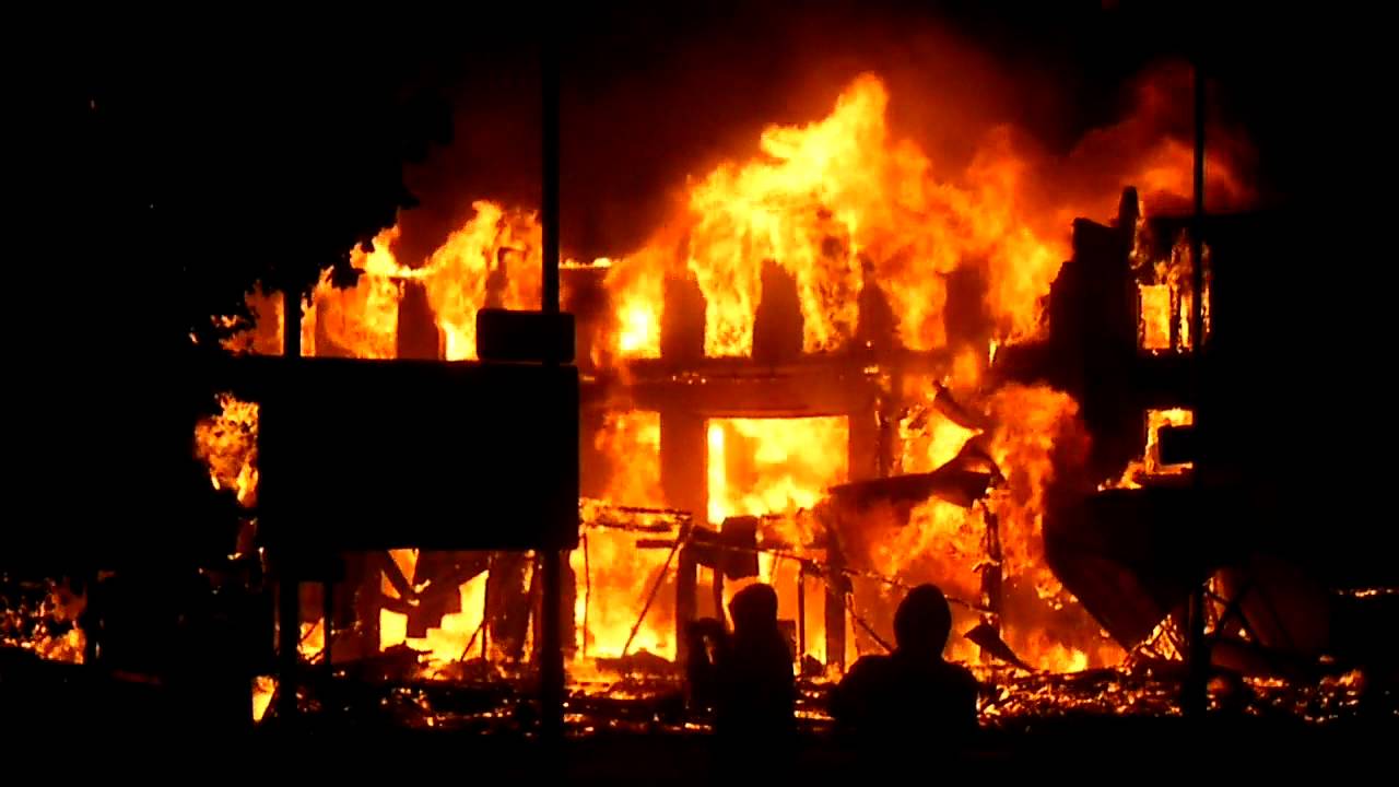 Fire engulfs another residential building in Oyo [PHOTOS] 