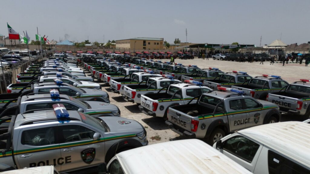 Gwamna Lawal Ya Raba Motoci 140 Ga Jami'an Tsaro A Zamfara 