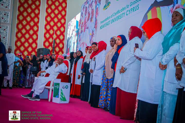 Gwamnan Kano Ya Ceto Dalibai 84 Da Ganduje Yaki Biya Wa Kudin Makaranta A Cyprus