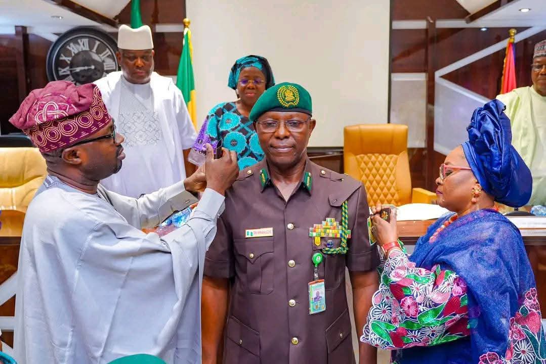 Interior Minister Decorates 3rd Substantive Controller-general Of Corrections