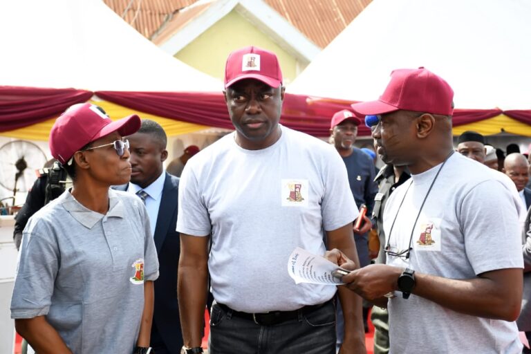 Makinde Receives ‘Torch Of Unity,’ Pledges Support For Youth Dev’t