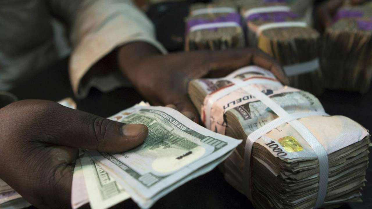 Naira slumps against dollar at Black market after CBN retains interest rate