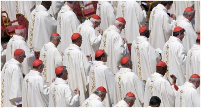 New Pope: Cardinals in closed-door session ahead election