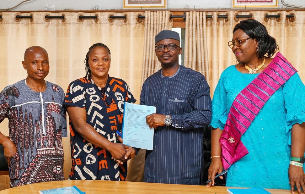 Oyo Gov't Signs 3.5bn Contract To Upgrade 3 Rural Markets
