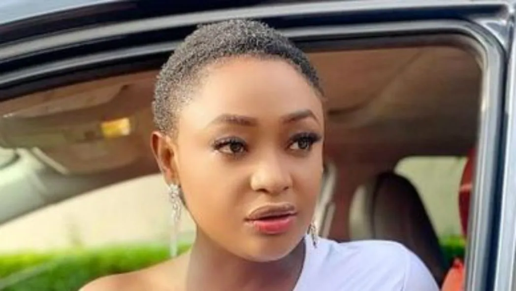 Popular Nollywood actress, Lizzy Gold calls out entitled father on social media