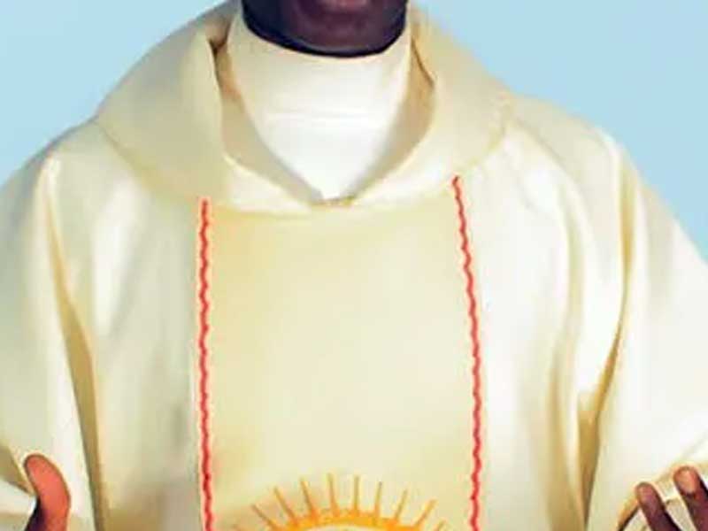 Tragic as Nigerian Catholic priest dies while playing tennis In Anambra