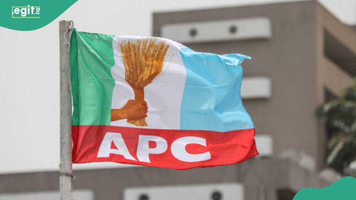 'Yan Bindiga Sun Yi Awon Gaba da Shugaban Jam'iyyar APC, Sun Turo Saƙo ga Iyalansa